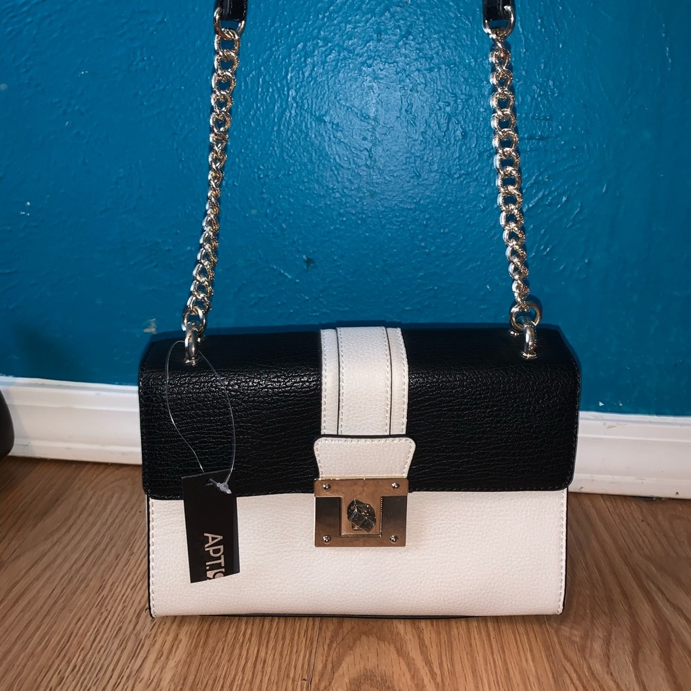 Apt 9 purse